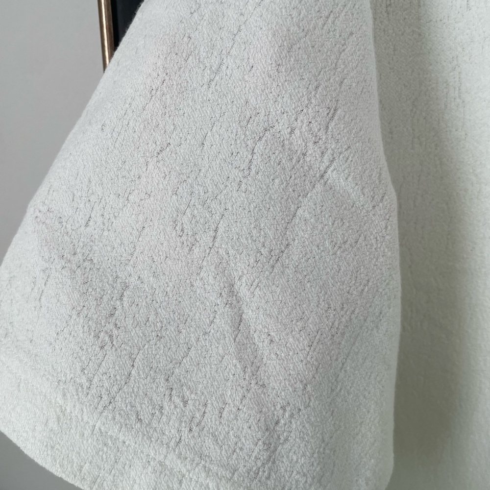 Zara Textured White Tee - Picture 4 of 4